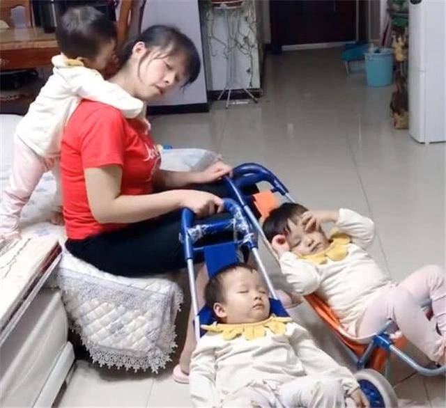 妻子和母親照顧3胞胎，妻子經常抱怨累，回家看到場面丈夫淚目