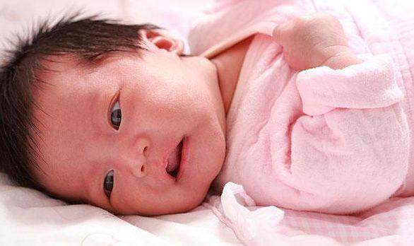 嫌棄我生女兒，丈夫留下一張卡就離開了我，幾年後查詢餘額我蒙了