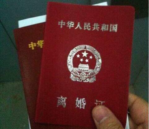 我拚命的賺錢，但是老公離開我，兒子叛逆，為此我去做了保姆