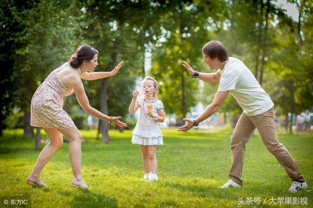 結婚前一天，父親的公司宣布破產，看到未婚妻的做法，我紅了雙眼