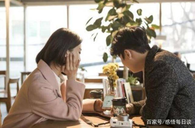 結婚前一天，父親的公司宣布破產，看到未婚妻的做法，我紅了雙眼