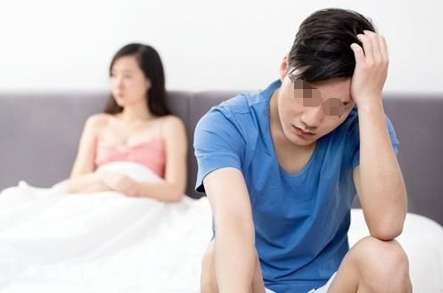 俺騙老公去出差，夜裡偷偷回家，用鑰匙打開門，俺傻住