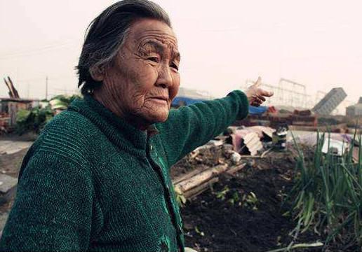 和老公在外地工作，婆婆來信讓回家，老公回去一趟帶來個女人