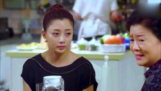 過年回娘家送禮，媽搬來六個凳子，俺發誓此生再不登娘家門