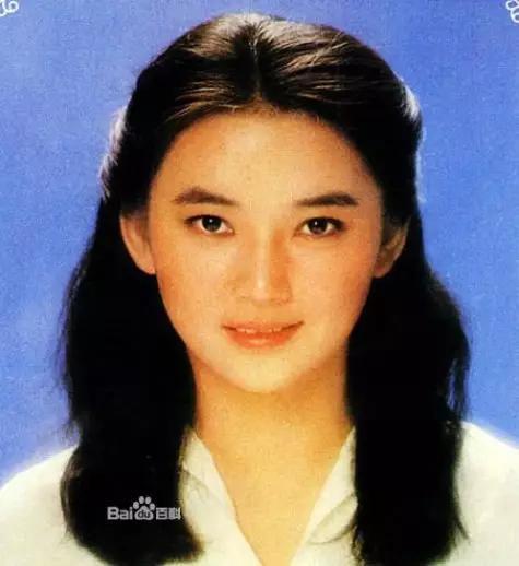  她曾是台灣四大美女之一，當年逼得林青霞自殺， 後戀上黑幫大佬，如今竟然變成了…