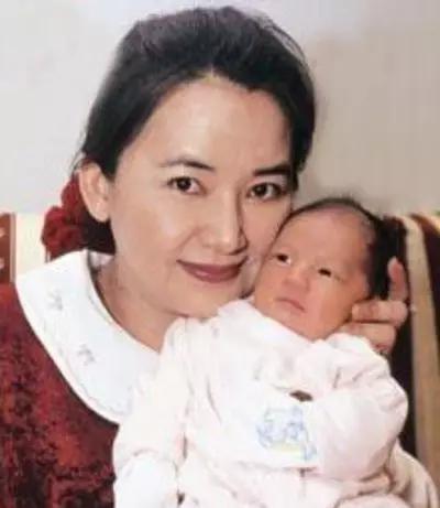  她曾是台灣四大美女之一，當年逼得林青霞自殺， 後戀上黑幫大佬，如今竟然變成了…
