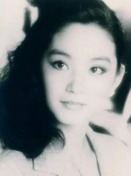  她曾是台灣四大美女之一，當年逼得林青霞自殺， 後戀上黑幫大佬，如今竟然變成了…