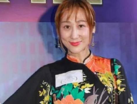 她嫁大16歲老公五年生四胎，還學老外從不坐月子，34歲的她比50歲老公還顯老！
