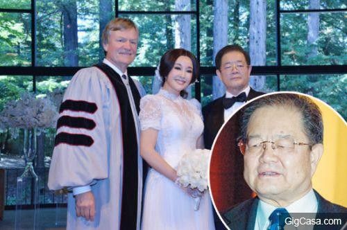 60歲仍風韻盎然的明星，偷吃小王被老公撞見竟當場下跪，她就是........