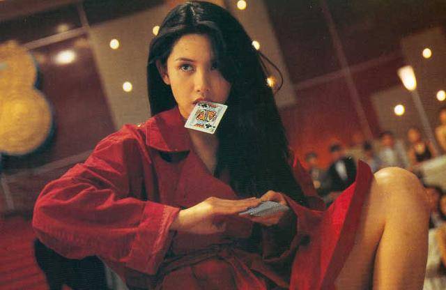 她們都是香港小姐出身，長相神似雙胞胎，兩人還都與周星馳有合作