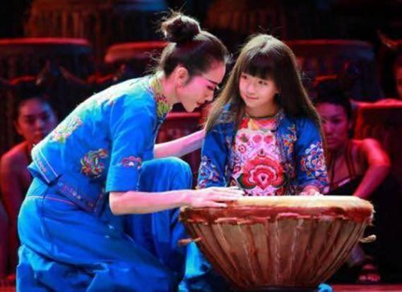 她上春晚一夜爆紅，小小年紀緋聞纏身，如今「轉」不動