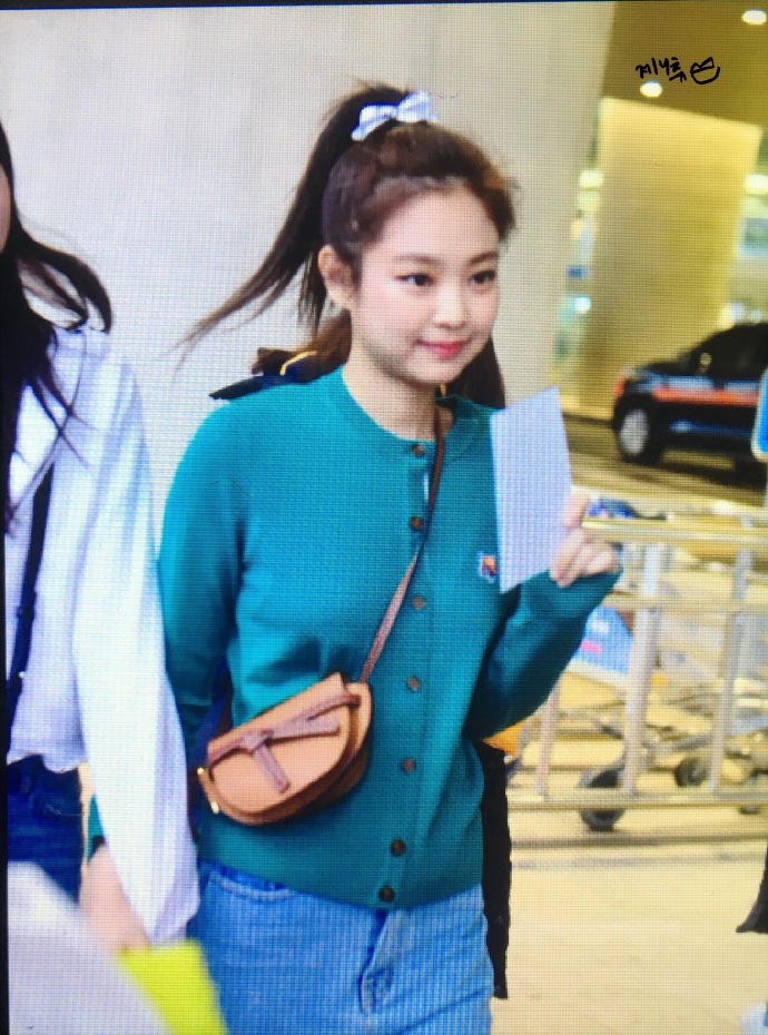 [BLACKPINK][新聞]190225 韓國solo新紀錄JENNIE《SOLO》舞蹈版視頻油管播放量破億！