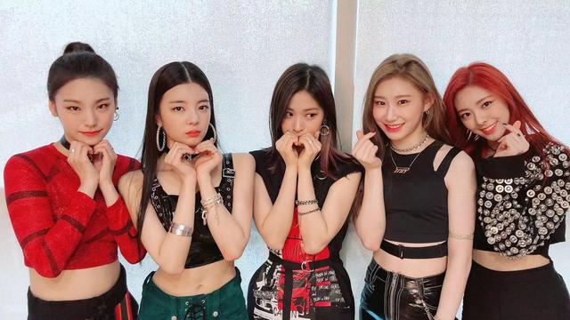 TWICE師妹團氣勢如虹，ITZY出道12日破紀錄橫掃3個音樂節目冠軍！