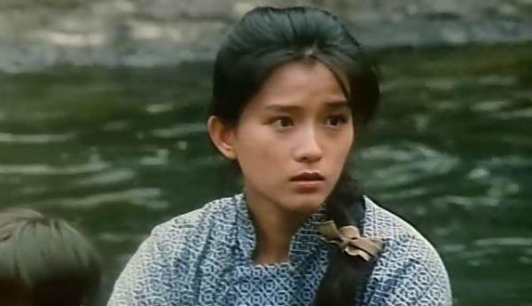 18歲走紅被金城武追求不屑一顧，48歲淒慘單身沒人娶！為餬口竟累到差點失明！