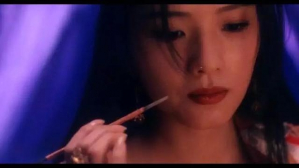 18歲走紅被金城武追求不屑一顧，48歲淒慘單身沒人娶！為餬口竟累到差點失明！