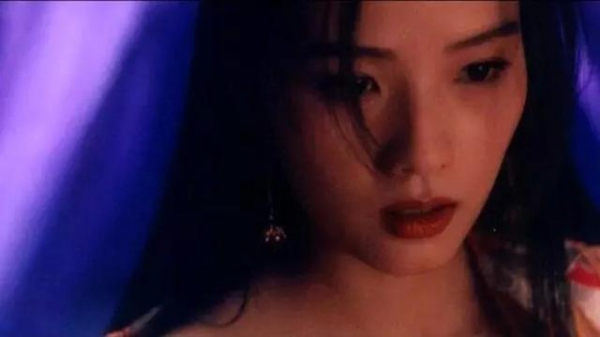 18歲走紅被金城武追求不屑一顧，48歲淒慘單身沒人娶！為餬口竟累到差點失明！