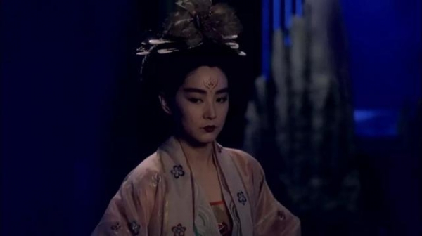 18歲走紅被金城武追求不屑一顧，48歲淒慘單身沒人娶！為餬口竟累到差點失明！