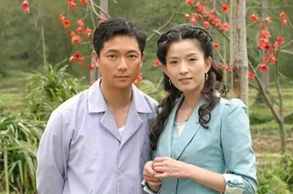 18歲走紅被金城武追求不屑一顧，48歲淒慘單身沒人娶！為餬口竟累到差點失明！