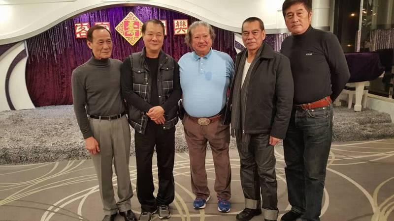 30年前林正英有麻煩，洪金寶出面談，結果嘴唇上留一塊疤。對方這麼厲害，是你我都熟悉的他！