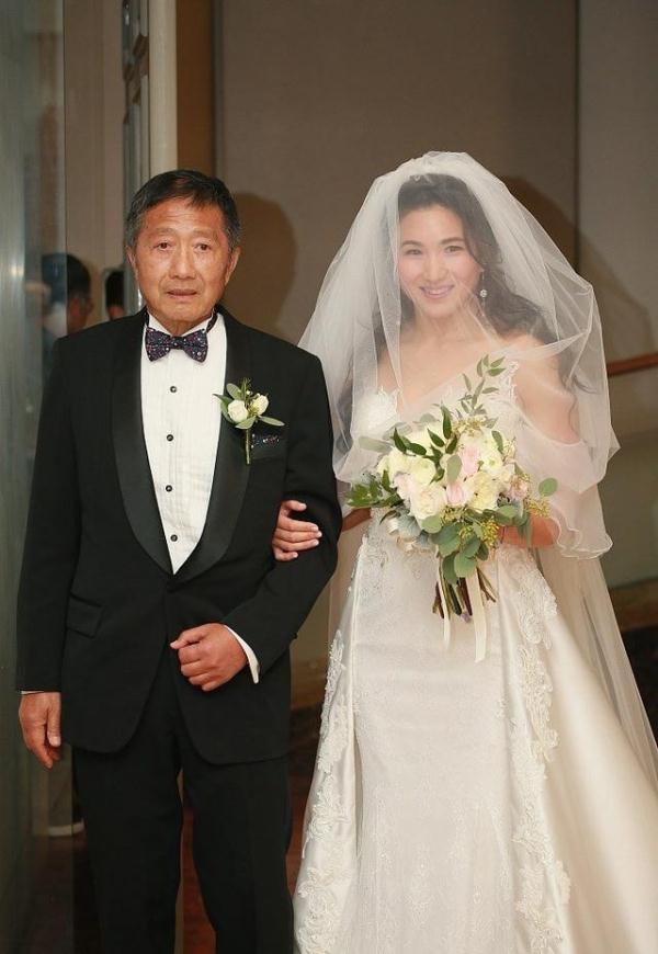 鄭佩佩女兒原子鏸大婚：朱茵、陳法蓉、蔡少芬、張晉等到場祝賀!