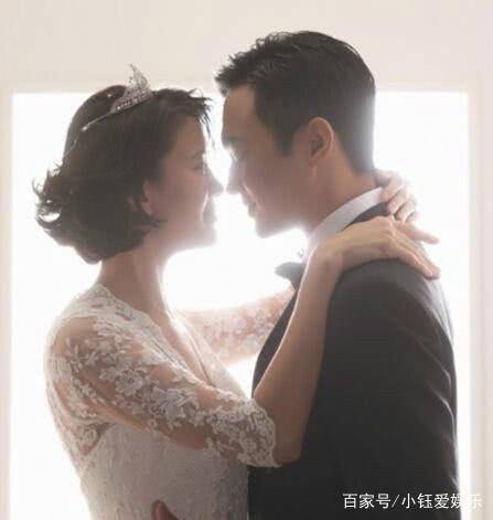 張智霖宣布和袁詠儀分手？老婆袁詠儀深夜糾正操碎心