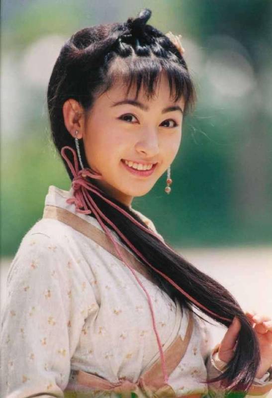 拒絕億萬富豪追求，選擇嫁給「壞蛋」, 如今長子23歲她再當媽！