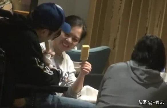 黎姿弟弟從癱瘓中慢慢康復，不但能站立還能手拿冰棒慢慢吃！