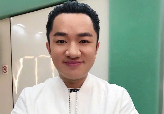 王祖藍女兒正臉照，鼻樑高挺櫻桃小嘴，女兒側臉清晰鼻子像極了爸爸 