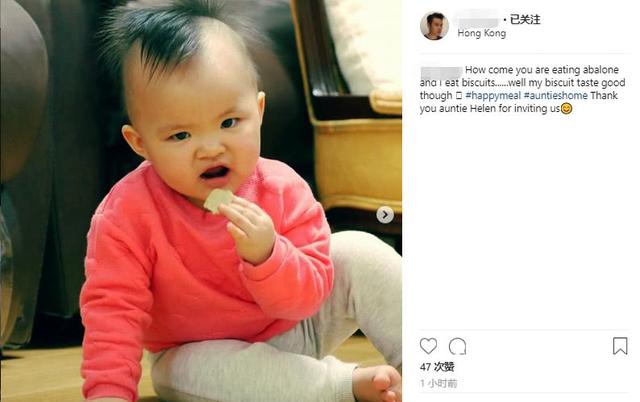 熊黛林老公曬女兒近照，Lyvia吃餅乾表情很「老練」超像爸爸！