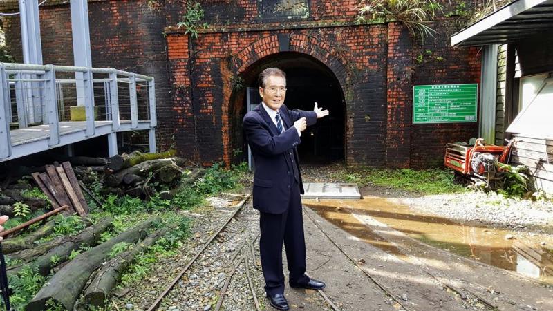 16年前曾換肝...76歲石英驚爆罹患肺炎「挺過鬼門關」! 他有感而發：「有了健康才是對家人負責！」 