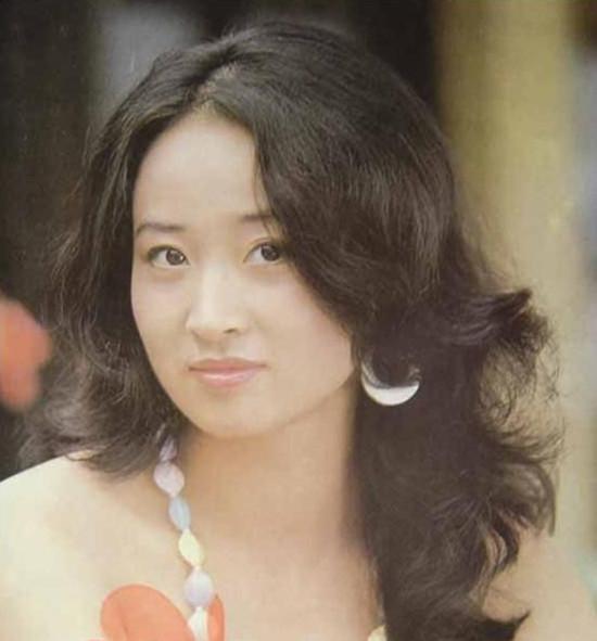  她是馬景濤最愛女人，也是曾國城最想挽回的女人！美艷勝鍾麗緹，但52歲仍淒慘單身度日！