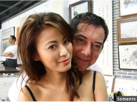 她曾是鐘楚紅接班人！卻下海拍片三點露盡！還和黃秋生假戲真作！如今….！