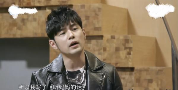 周杰倫辛酸史曝光！4歲開始「每天練琴2小時」，母親在旁「拿藤條」督促…周董感動告白：很感謝她 -