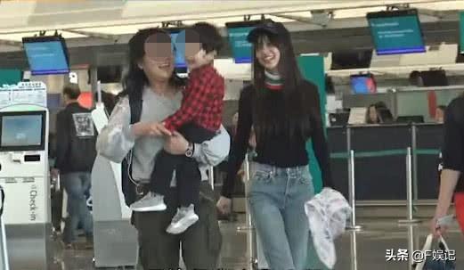 港媒再度曝光兒子小海綿的真容，看來黃曉明真不能忍了！