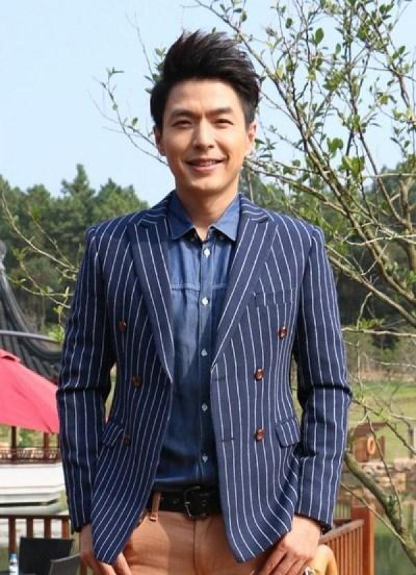 他曾經是偶像劇王子，女友車禍去世後，他代替她盡孝了七年，談過八段感情卻從不承認，現在竟然認了「她」