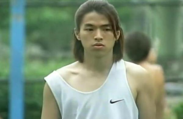 他曾經是偶像劇王子，女友車禍去世後，他代替她盡孝了七年，談過八段感情卻從不承認，現在竟然認了「她」