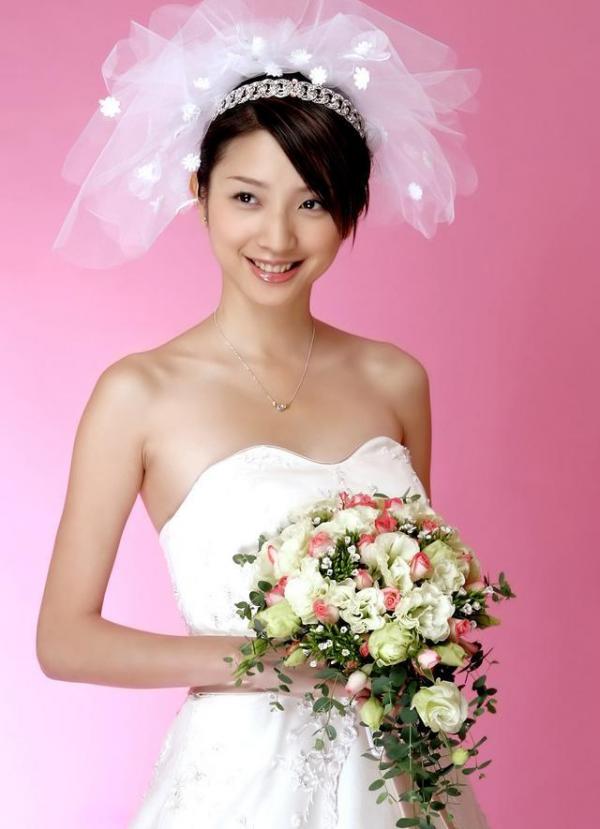 他曾經是偶像劇王子，女友車禍去世後，他代替她盡孝了七年，談過八段感情卻從不承認，現在竟然認了「她」