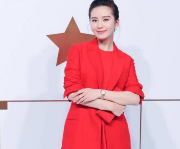 6個月身孕劉詩詩肥成小豬，網友：終於有位胖得像自己生的明星~