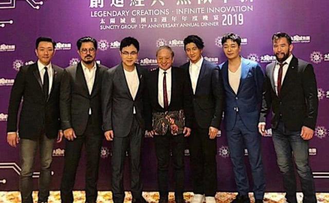 洗米華公司設宴驚動香港半個娛樂圈，向華強古天樂吳奇隆出席，古天樂聆聽汪峰高談闊論像個小學生！