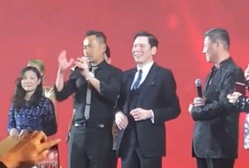 洗米華公司設宴驚動香港半個娛樂圈，向華強古天樂吳奇隆出席，古天樂聆聽汪峰高談闊論像個小學生！