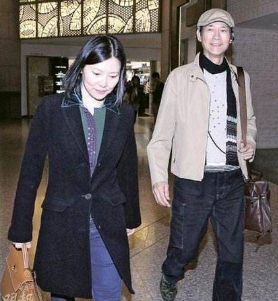 鄭少秋遇沈殿霞前已有個女兒，同父不同命，走在路上無人識