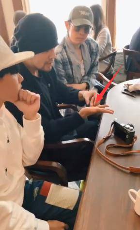 被曝離婚後吳建豪首次現身，與周杰倫林俊傑相聚心情似乎不受影響