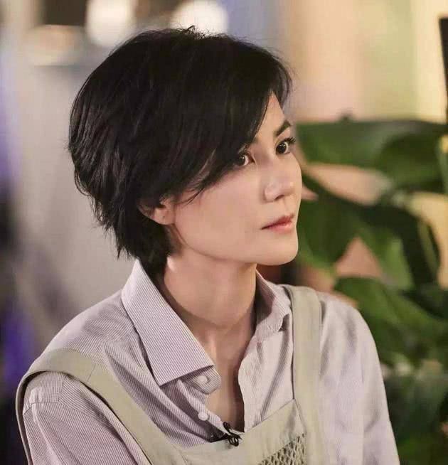 長相酷似王菲，陪在謝霆鋒身邊23年，8歲私生女顏值爆表