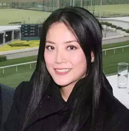 長相酷似王菲，陪在謝霆鋒身邊23年，8歲私生女顏值爆表