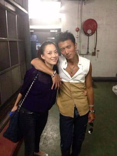 長相酷似王菲，陪在謝霆鋒身邊23年，8歲私生女顏值爆表