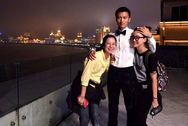 長相酷似王菲，陪在謝霆鋒身邊23年，8歲私生女顏值爆表