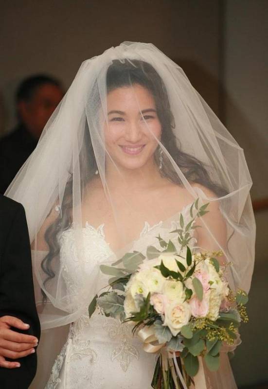 鄭佩佩女兒原子鏸大婚：朱茵、陳法蓉、蔡少芬、張晉等到場祝賀