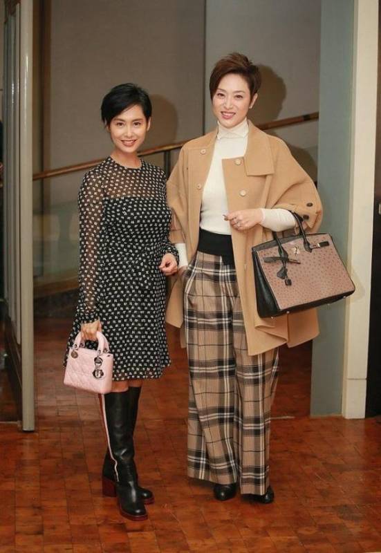 鄭佩佩女兒原子鏸大婚：朱茵、陳法蓉、蔡少芬、張晉等到場祝賀