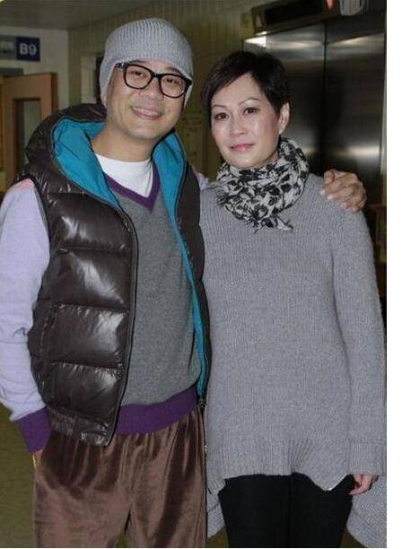 被賭王孫女倒追他卻渾然不知，婚後多年無子也很幸福