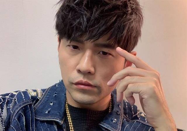 周杰倫曬與3歲兒子合照，父子嘴型相似度百分百，粉絲卻很有意見
